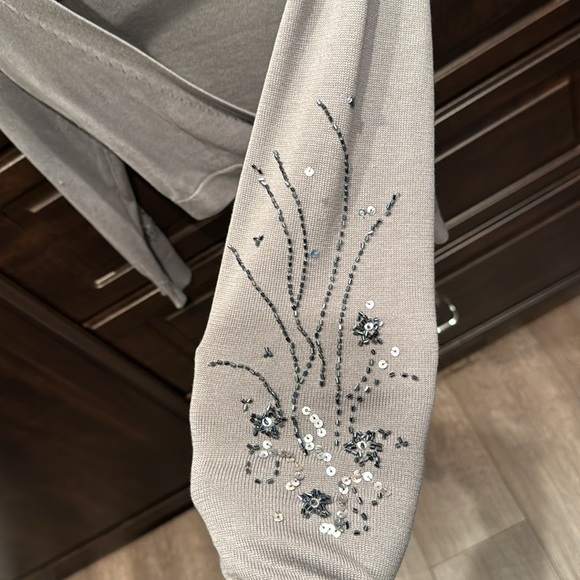 Cropped Sweater - Picture 2 of 4